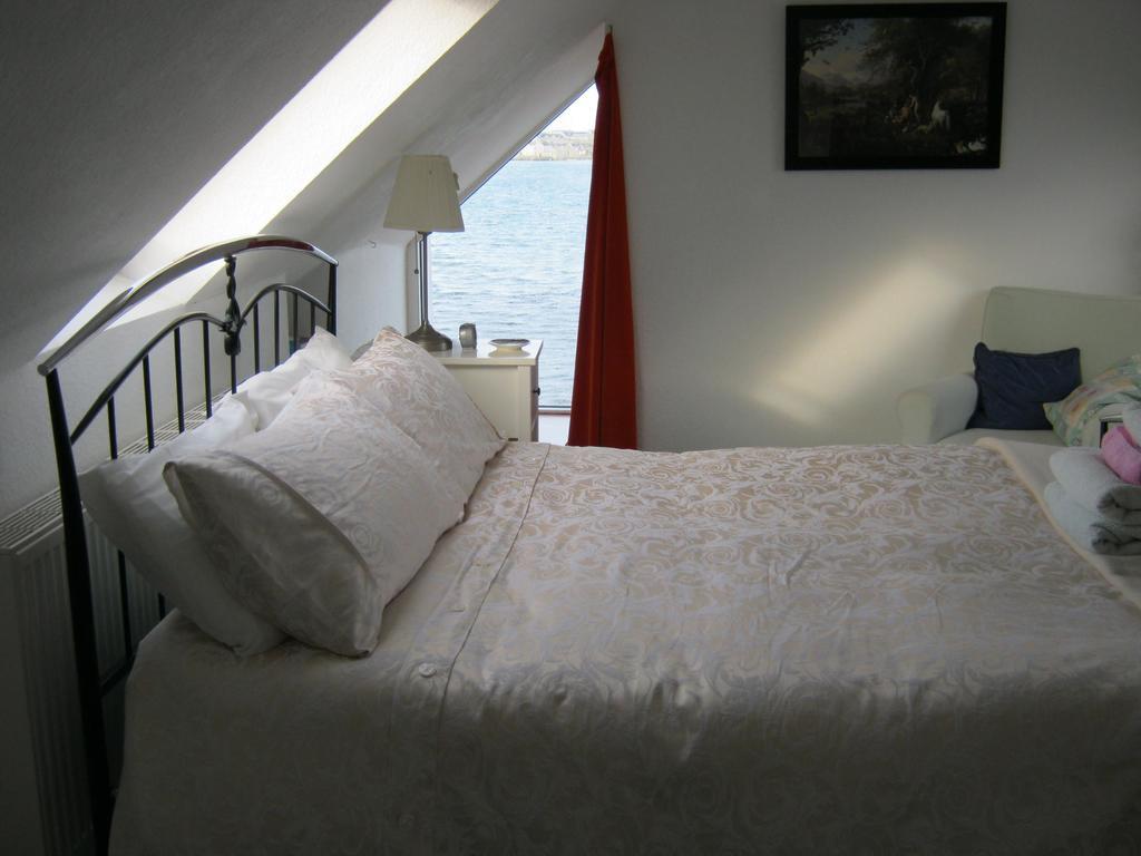 No 1 Broughton Bed & Breakfast Пиероуъл Стая снимка