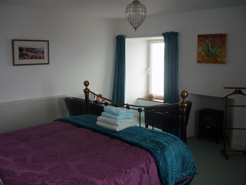 No 1 Broughton Bed & Breakfast Пиероуъл Стая снимка